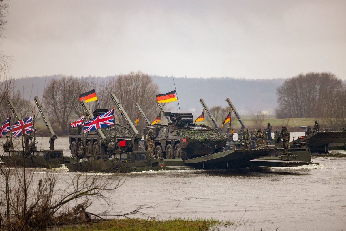 🇬🇧 🤝 🇩🇪 What. A. Sight. Soldiers and equipment from @7thRats, who are also the Very High Readiness Joint Task Force (Land) have been showcased to VIPs! 📍 Gniew, Poland 🇵🇱