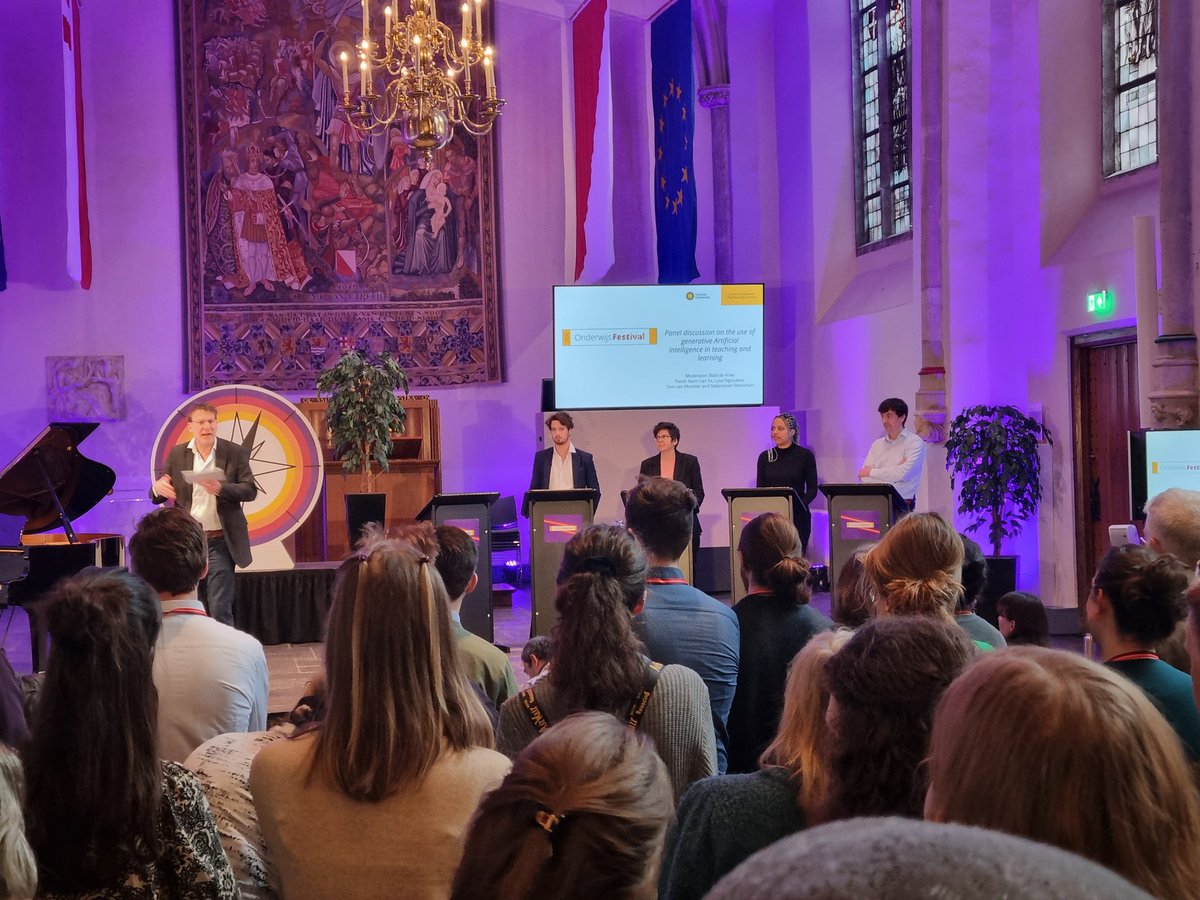 A fantastic kickoff to Utrecht University's Education Festival with Bald de Vries moderating an important discussion on AI and digital skills/knowledge. @CAT_UUcentre @UniUtrecht @UURechten @juliebirdfraser