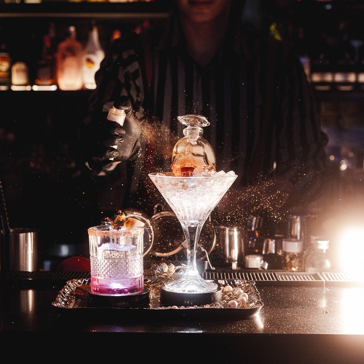 WhereToDrinkBKK's tweet photo. #BarOfTheDay – 🌺🍸 Hit up Garden Dome Bar in Ratchada for a fantasy vibe & chill nights. Think 1920s Europe 🍹. Try signature drinks like North Pole & Love Potion, plus tasty bites 🥗. Fancy a private party? They’re on it 🥂. 🚘 Ratchada Soi 18, Golden Dome ⏰ 3 p.m. - 1 a.m. https://t.co/oDkhxKFQOM