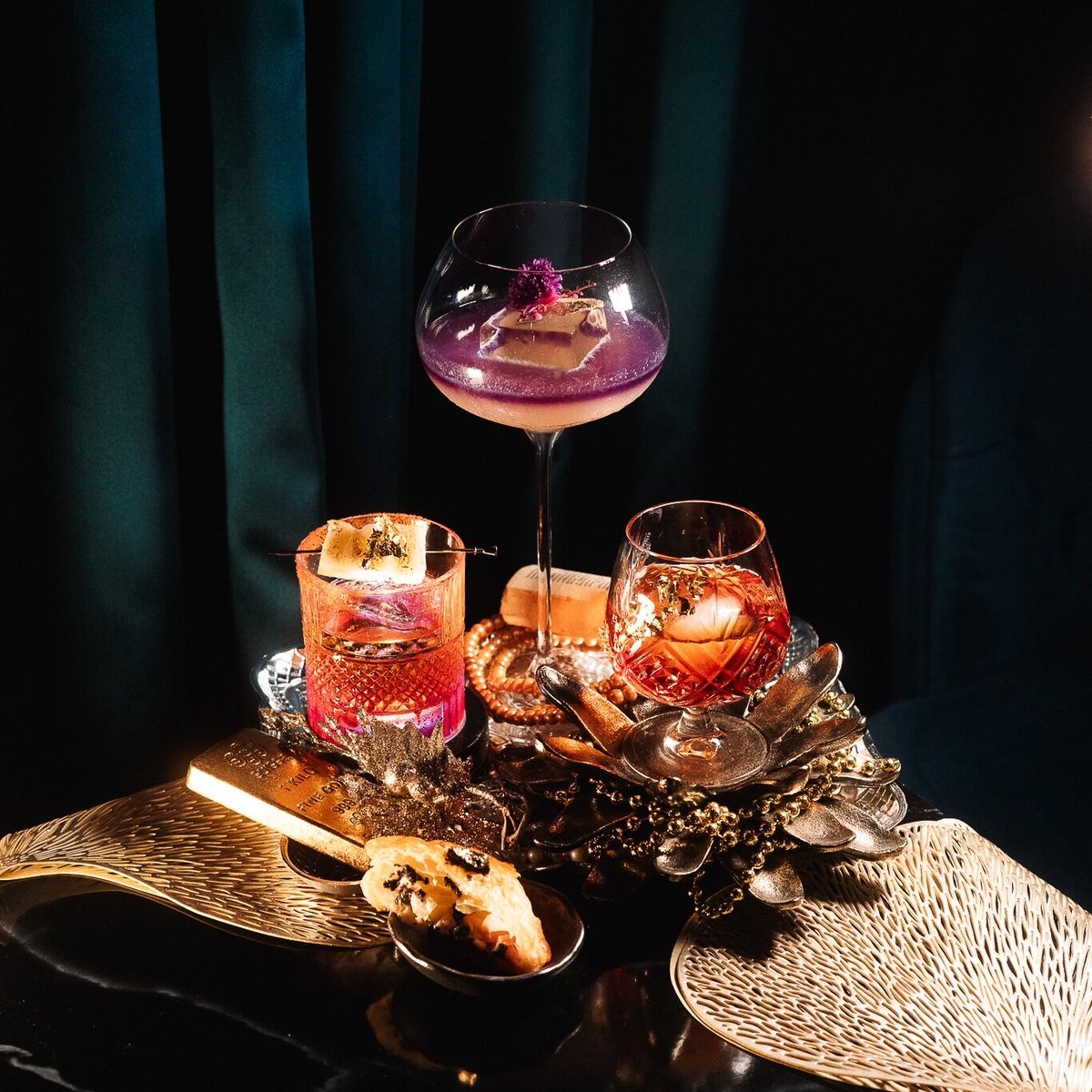 WhereToDrinkBKK's tweet photo. #BarOfTheDay – 🌺🍸 Hit up Garden Dome Bar in Ratchada for a fantasy vibe & chill nights. Think 1920s Europe 🍹. Try signature drinks like North Pole & Love Potion, plus tasty bites 🥗. Fancy a private party? They’re on it 🥂. 🚘 Ratchada Soi 18, Golden Dome ⏰ 3 p.m. - 1 a.m. https://t.co/oDkhxKFQOM