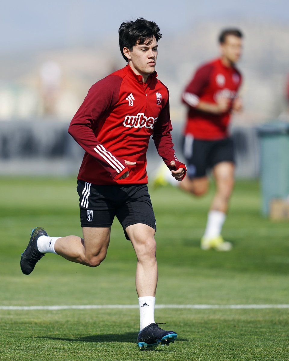 🏋🏻‍♂️❤️💪🏼

¡Vamos a por el jueves de trabajo en la Ciudad Deportiva!

#𝙀𝙩𝙚𝙧𝙣𝙖𝙇𝙪𝙘𝙝𝙖 🇦🇹