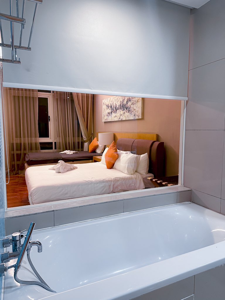 Nurintashaa's tweet photo. A comfy room near klcc, ada bath tub (best untuk staycation) and below RM 100.

Patut tak bagitahu kat mana? 😆 https://t.co/ZDRO1t0bBf