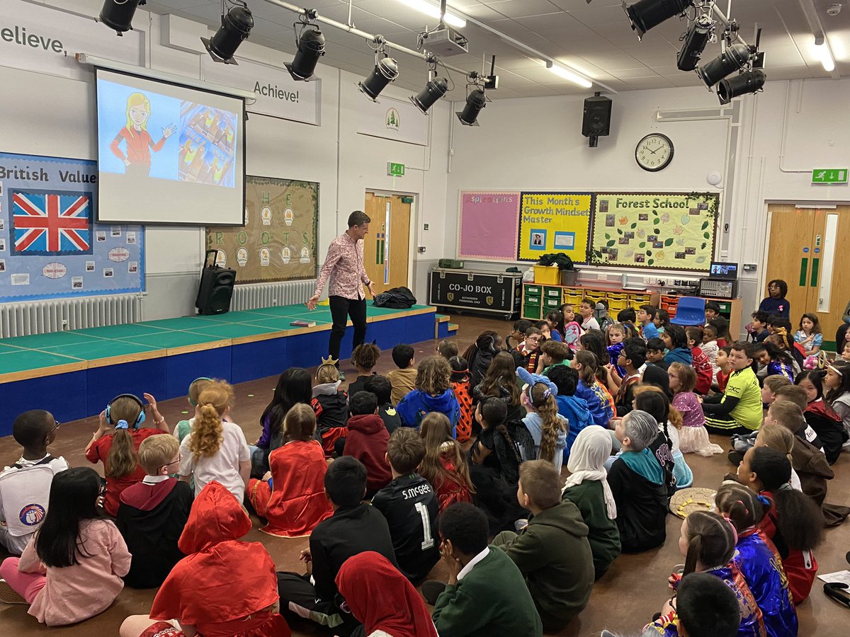firsprimarysale's tweet photo. On @WorldBookDayUK we had Stuart Rosen, author of Izzy, that came in to talk to Year 3 and Year 4 all about life as a writer and to read his book. #readingfirs #readingforpleasure https://t.co/VhgsVeRRG6