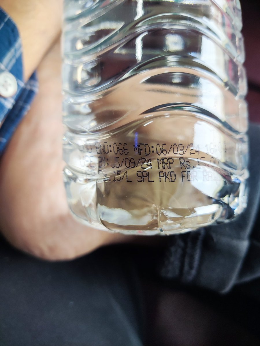 mdtarif20's tweet photo. @RailMinIndia @AshwiniVaishnaw @RailwaySeva  @RailMadad PNR - 4609784222 . This journey is a total scam as there's no pantry car the side pantry vendors are scamming. Fake Bisleri bottles with high price &amp; Selling tea in a small non IRCTC Cups that with high price. https://t.co/du6qjze6zx