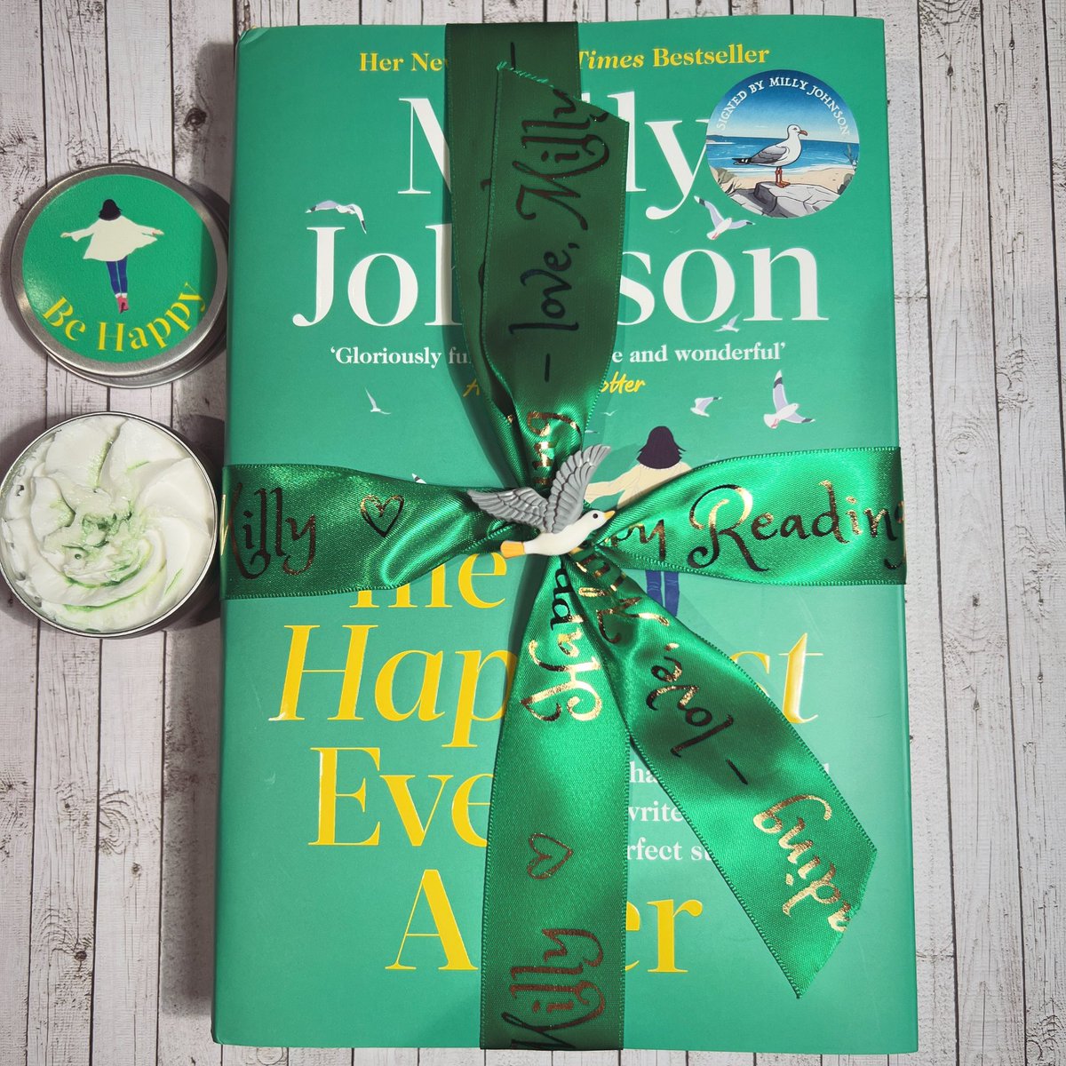 Happy #WorldBookDay - yeah it’s for kids, but us adults need a world book day too. Comes with @OleeCosmetics mint vanilla treat. If you want to read about ‘The Happiest Ever After’ millyjohnson.co.uk/the-happiest-e… Follow me, like, RT & I’ll do a draw in the morning to win it! (UK only)
