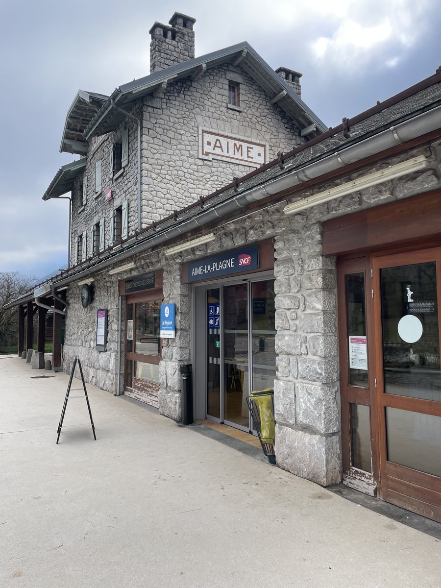 Altibus's tweet image. Sûrement l'une des plus belles gares de Savoie 🚈😍