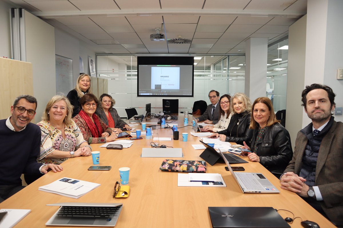 AeafaAbogados's tweet photo. 🚨Acabamos de celebrar la Asamblea de la AEAFA. 
🌟Esta foto ya forma parte de nuestra historia con letras de oro: @Marilo_Lozano_O, @Maria52288012 María Pérez Galván, @InmaMarinCar y  @BjManzanaresLR Carmen López-Rendo acaban su mandato en la Junta. Gracias por tanto. https://t.co/IsFOd2D3um