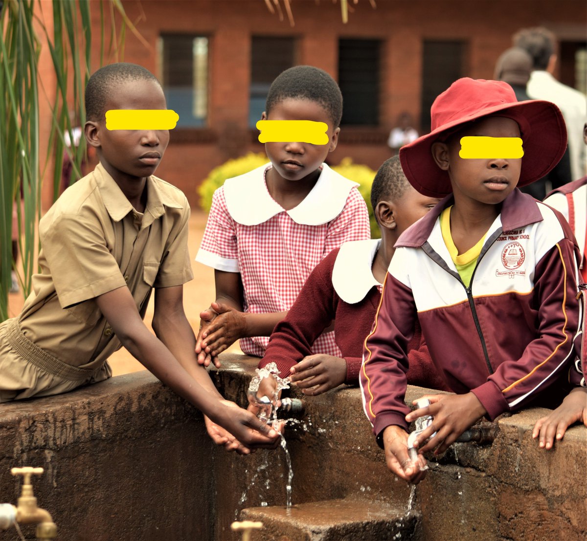 SwissEmbZim's tweet image. Today, we visited a cholera response project in Kuwadzana, Hre, funded by @SwissDevCoop, implemented by @IWSDzim. From improving water quality to teaching handwashing in schools, we&apos;re making strides in fighting cholera in Zim&apos;s urban areas.  #CholeraResponse #SwissAid