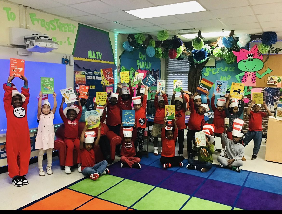 melodie82799410's tweet photo. Pre-k Reading with Technology! 
And it’s  Socks Day! https://t.co/M1tVLJsL2V