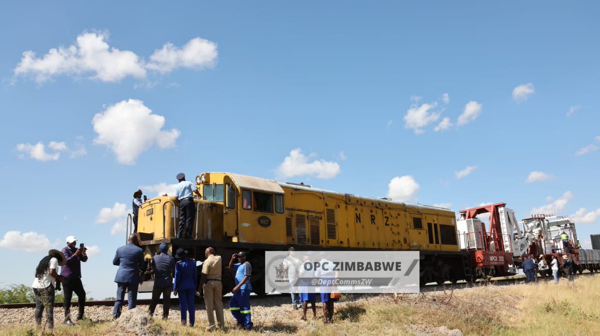 DeptCommsZW's tweet photo. H.E. President @edmnangagwa arrives at Somabhula Secondary School to launch the second phase of the National Rail Fibre Optic Project and to commission a computer laboratory at the school. The project will  see enhanced connectivity countrywide. https://t.co/wyxKlgCH09