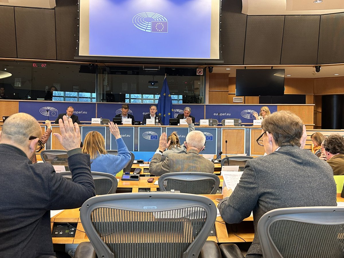 D_Tarczynski's tweet image. PILNE!
Przed chwilą na posiedzeniu Komisji PE ds. Handlu Międzynarodowego grupy: S&amp;amp;D oraz EPP - partia Tuska, zagłosowały ZA liberalizacją handlu z Ukrainą czyli de facto za tym aby Polska była zalana ukraińskim zbożem! 
ZA GŁOSOWALI:
BELKA oraz HUBNER. 
Posłowie PiS zagłosowali…