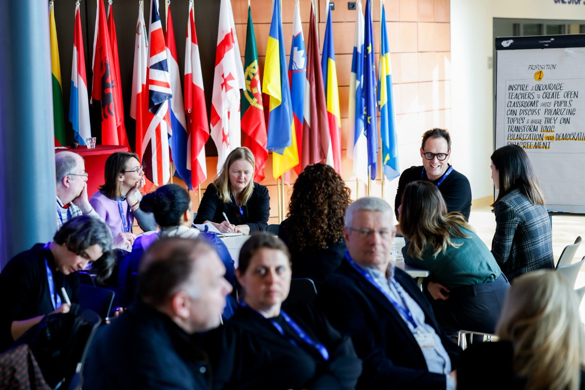 EESC_CivSocRel's tweet photo. #Education for democracy at #CivSocWeek 📚

🎙️@a_lapegna: ''Active #participation combined with #education are the main factors that young generation can use as tool to fight against #polarisation'' https://t.co/NmFGinUnYB