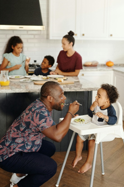 peb_online's tweet photo. 🥦 Tag der gesunden Ernährung
„Anfangsglück“ unterstützt familiennahe Einrichtungen  ernährungsfreundliche Strukturen aufzubauen und (werdenden) Eltern Enährungskompetenz zu vermitteln. https://t.co/ZBoWkVBODz
#tagdergesundenernährung #gemeinsamgesund #zukunftmachen 
 👪 https://t.co/cQac6OGEoW