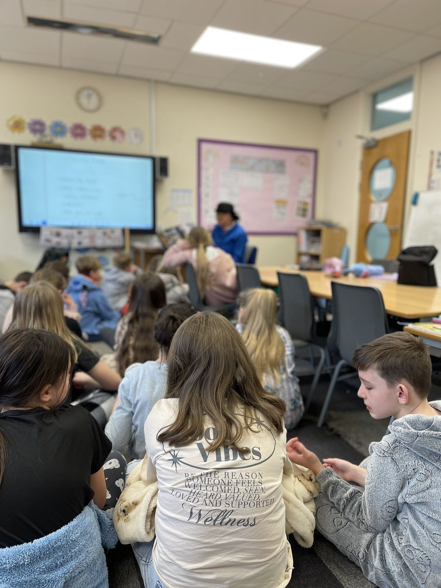 Dosbarth_Class9 tweet media