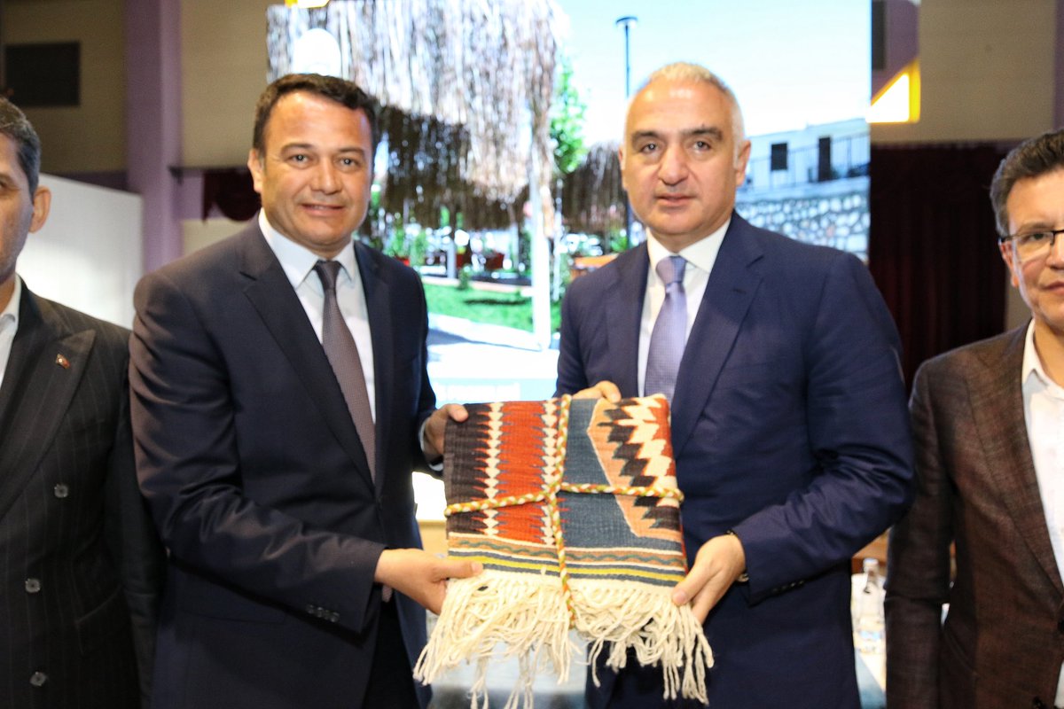 Kültür ve Turizm Bakanımız Mehmet Nuri Ersoy, İl Başkanımız Ali Çetin, Antalya Milletvekillerimiz Atay Uslu ve Abdurrahman Başkan’ın katılımlarıyla turizm sektör temsilcilerimizle bir araya gelerek istişare ve değerlendirme toplantısı  gerçekleştirdik.

Kalıcı çözümlerle her daim