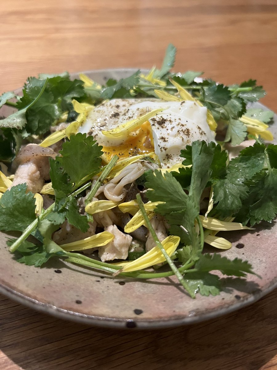ayosm6's tweet photo. 謎エスニック料理。こんにゃくを細切りにしてヘルシーに https://t.co/BqJDxo6Pii