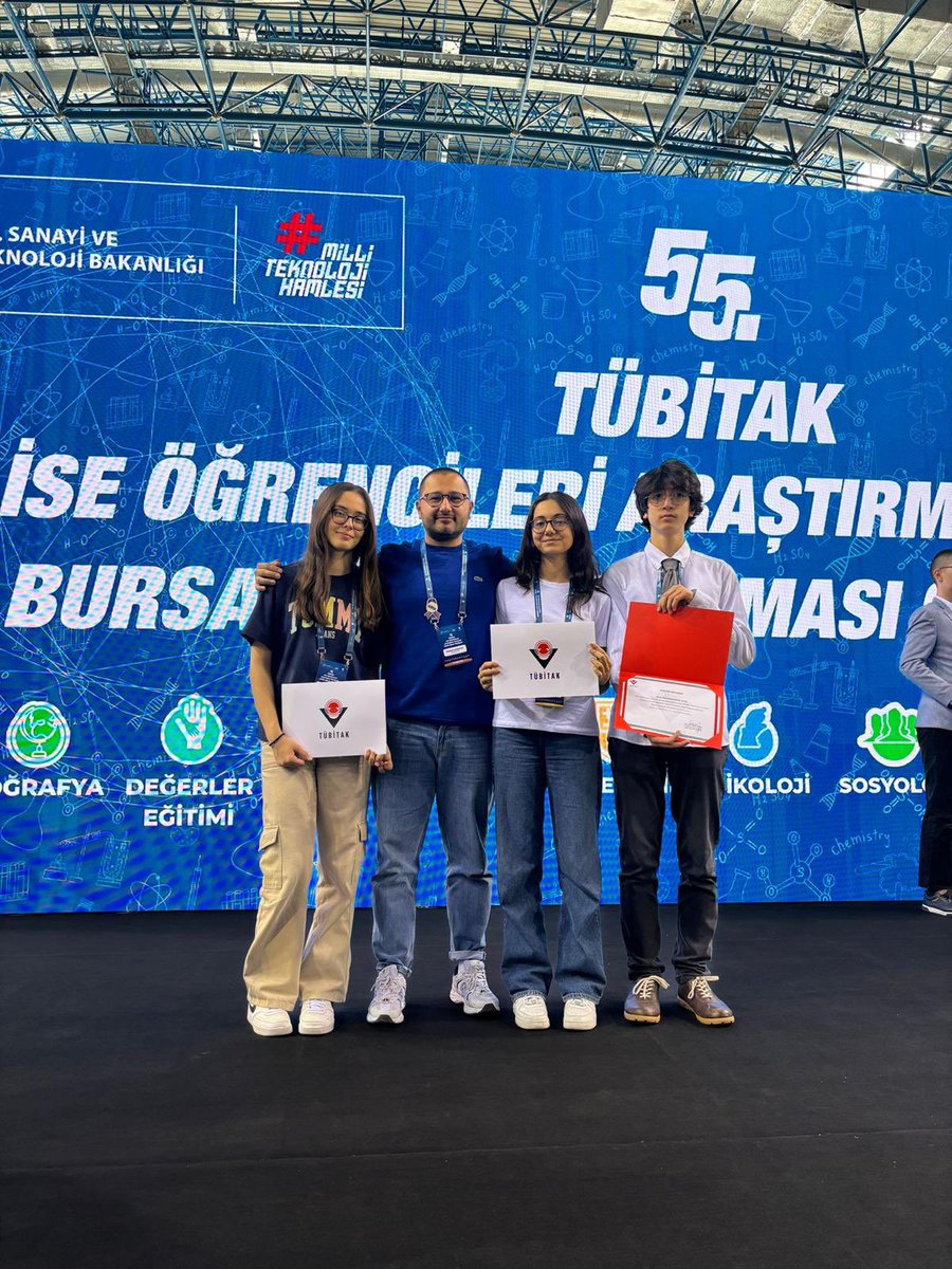 Balıkesir kampüsümüzün matematik projesi ile TÜBİTAK bölge birinciliği kazanması ve Türkiye finallerine yükselmesi büyük bir başarı! Yönetici, öğretmen ve öğrencilerinizi kutlar, finallerde başarılar dileriz. 🎉🥇📚<a href="/FatihBilfen/">Fatih Öztürk 🇹🇷</a> <a href="/ErdoganDonmez_/">ErdoganDonmez</a>