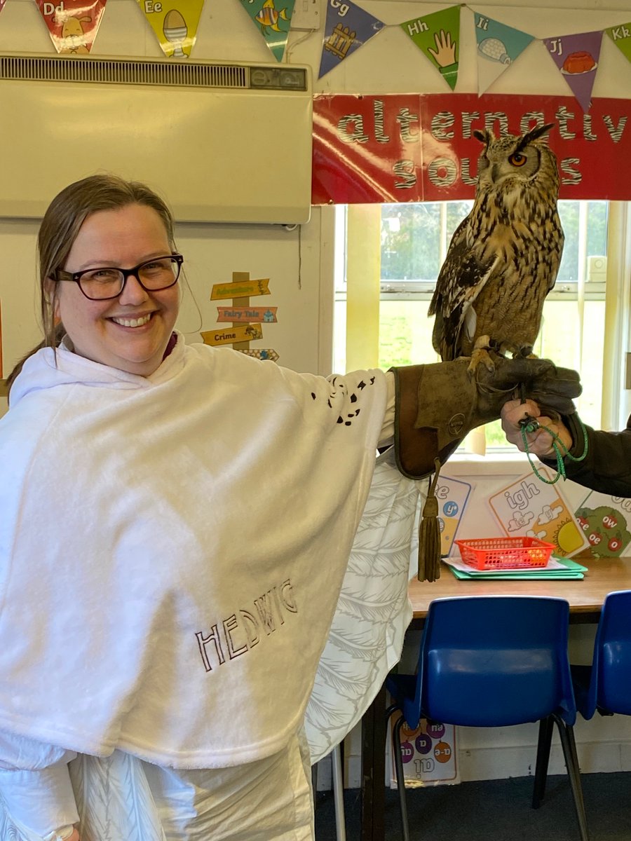 LockiesCPS's tweet image. Class 14 have enjoyed learning about owls and even getting a chance to hold little Flint! What a fascinating session. #class14 #lscpsreading  #WorldBookDay2024