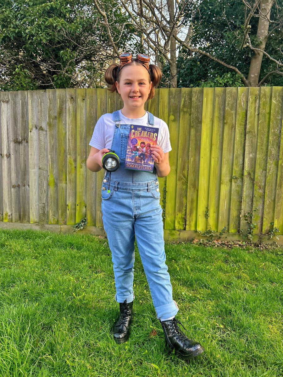amybee_'s tweet photo. This years’ World Book Day efforts - Matilda, and Lucy Dungston from The Creakers 😍📚🔦#WorldBookDay2024 @TomFletcher https://t.co/nfY2JoAY4E