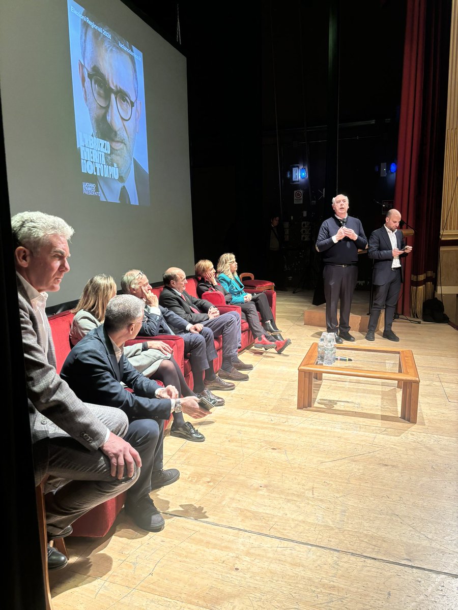 pbersani's tweet photo. Lanciano, ore 11. In #Abruzzo un’occasione grande: i partiti sono affluenti ma il fiume è l’alternativa. E un candidato come D’Amico a farlo di legno non sarebbe venuto così perfetto. Competente ma, cosa più importante, uno che ci crede, ha valori e idee da cui derivano fatti https://t.co/lsOrIpDlFn