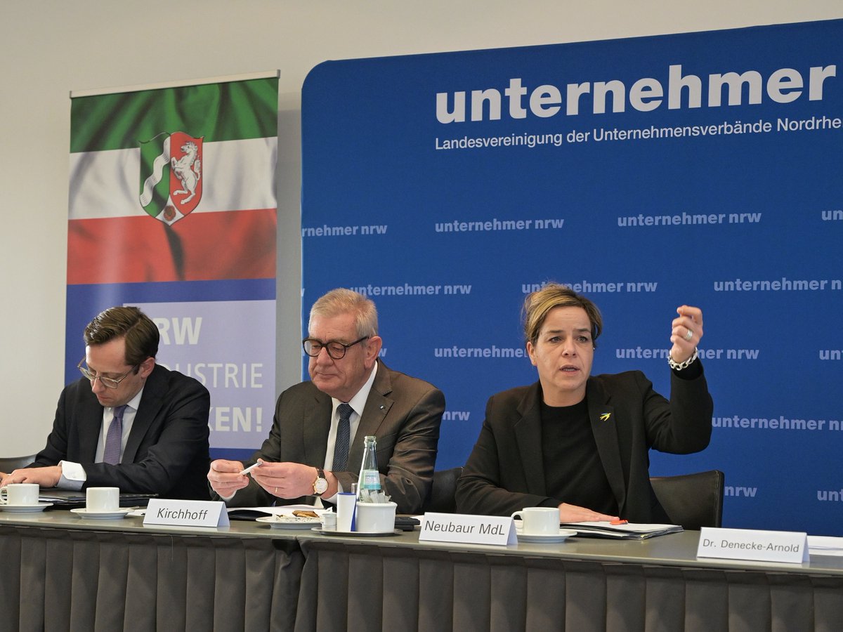 unternehmer_nrw's tweet photo. NRW-Unternehmensverbände mit "Düsseldorfer Erklärung" zur Stärkung des Industriestandorts NRW
„Wesentliche Erfolgsfaktoren für unsere #Industrie liegen auch beim Land selbst“, so Präsident Kirchhoff beim industriepolit. Spitzengespräch mit @MonaNeubaur.
👉 https://t.co/V4Ej1UZOzT https://t.co/s5WTuVjsaX