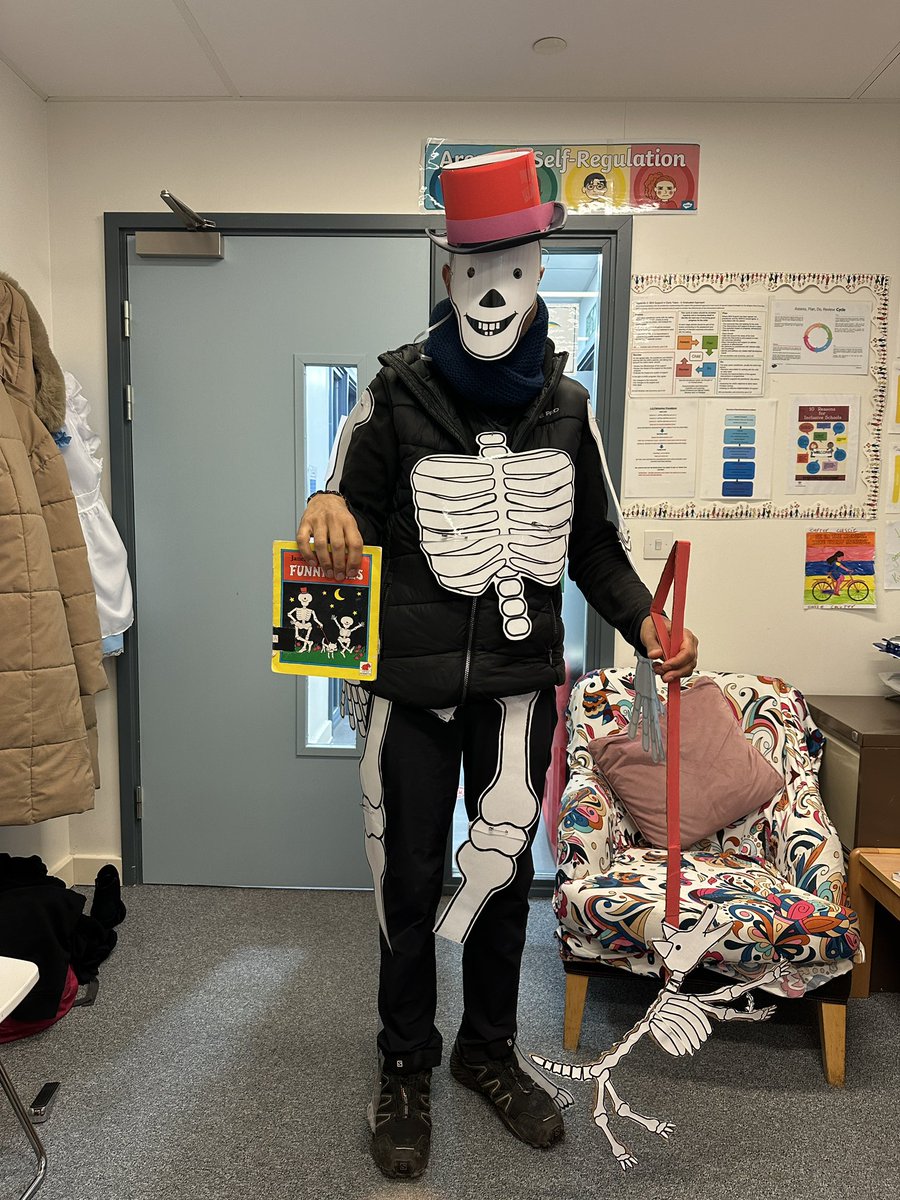 AshmountPrimary's tweet image. I did my school parents tour this morning as Funny bones! I think they were particularly impressed with my dog, ‘Bag of ……’ World Book Day is the best!