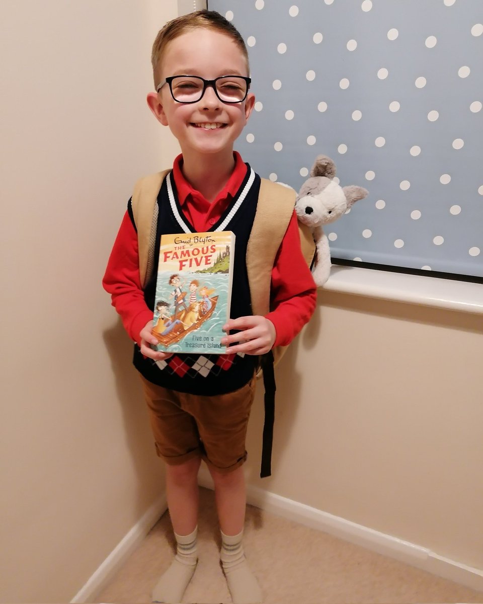 Happy #WorldBookDay everyone!! 📖😁 This year I give you 'Dick' from Enid Blyton's Famous Five - Five on a Treasure Island, published in 1942! I love a book that goes on for years... 😍 #alfiebear #wbd2024 #famousfive #enidblyton @WCPSFarnham @WCPSFarnhamLib