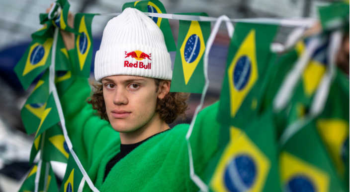 « Avoir l'opportunité de représenter 200 millions de Brésiliens aux Coupes du Monde, aux Championnats du Monde et aux Jeux Olympiques, est un rêve qui va devenir réalité »
Lucas Pinheiro Braathen
Crédit photo : Jörg Mitter / Red Bull Content Pool