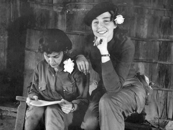 YaquedeCuba's tweet photo. Para toda mujer ,no basta un beso, un abrazo, o una felicitación ;este mes se unen el XI Congreso  y el Día Internacional de la mujer, es preciso reconocerlas todos los días por marcar la diferencia y ser el baluarte que son de la familia y la Revolución.
#MujeresEnRevolución https://t.co/8I0hwx3gwS