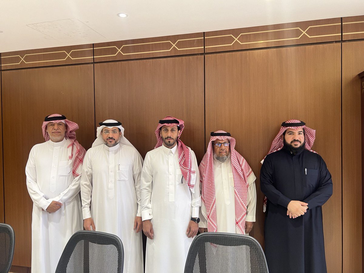 الحمدلله الذي بنعمه تتم الصالحات
بفضل الله وتوفيقه وإعانته حصلت اليوم على درجة الدكتوراه في المناهج وطرق التدريس بجامعة الإمام محمد بن سعود الإسلامية. كل الشكر والتقدير لأعضاء لجنة المناقشة:
د. مرزوق العنزي <a href="/dralhblani/">د. مرزوق بن حمود الحبلاني</a> 
د. سلطان الحربي <a href="/its_sultan0/">د. سلطان علي الحربي</a>
أ. د. مسفر السلولي.