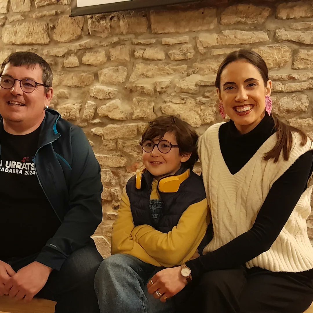 .<a href="/ondaiziela/">Ondaiziela euskal irratietan</a> saioan 12.10ean, <a href="/7neomak/">Neomak</a> taldeko <a href="/AlaitzEskudero/">Alaitz Eskudero</a> eta <a href="/HerriUrrats/">Herri Urrats</a> eko Koldo Rodriguez gure gomitak