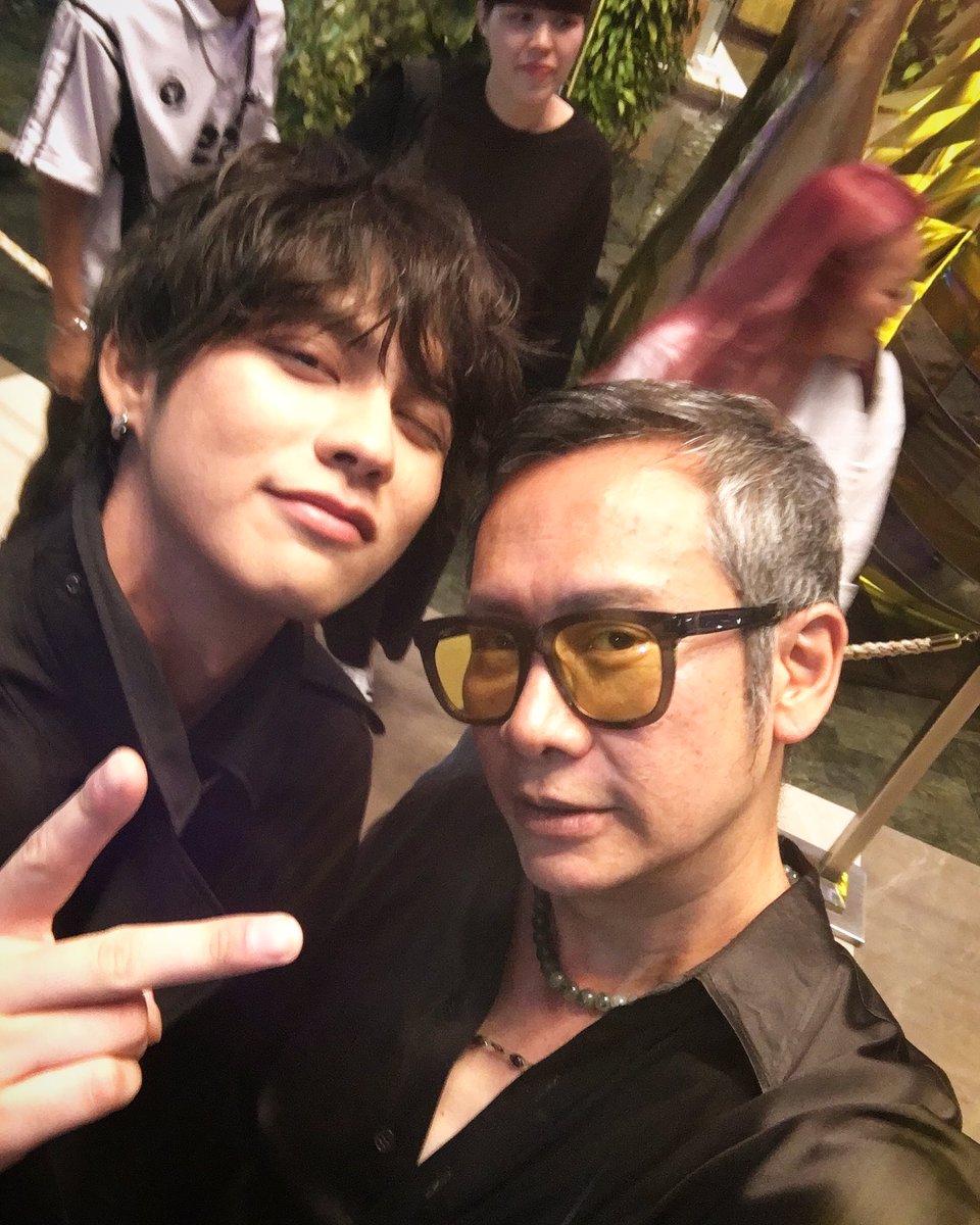 Toeng_MH's tweet photo. เจอกี่ทีก็ยิ่งรัก ฮิ้ววววววววว @fforcejs @off_tumcial @bbrightvc … หานานิไม่เจอ 5555 https://t.co/cvSA9WUiGU