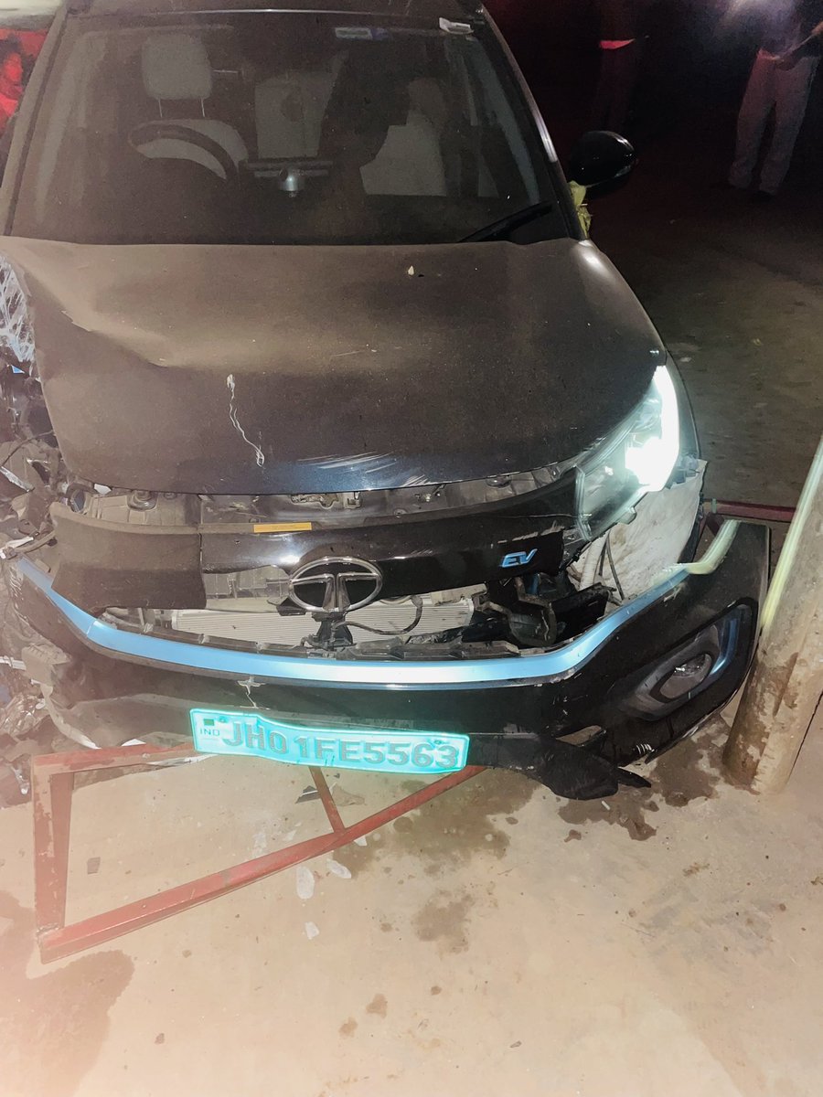 PankajNitpy's tweet photo. Lost trust with Tata Motors. Met with huge accident and airbag did not open. @TataMotors @nitin_gadkari https://t.co/382FrpWPwF