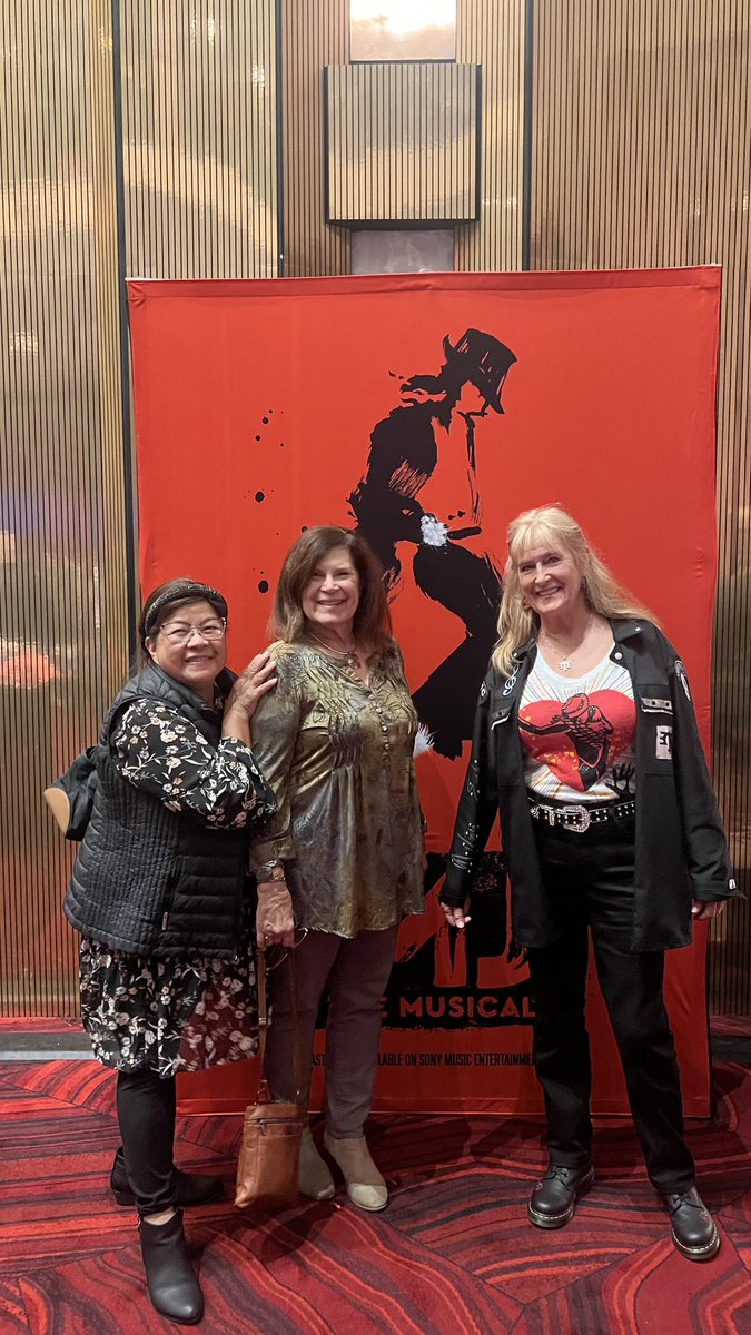 caryn_maroni's tweet photo. Great to see @MJtheMusical a 2nd time! Love the music & dancing (BUT the @SDCivic speakers didn’t make my pant legs vibrate like the #NeilSimon theatre speakers in #NYC #OnBroadway)
#ME jacket not #MJ 🤣
@BarbBehrle
#ElizabethS https://t.co/E0gjTpzTr5
