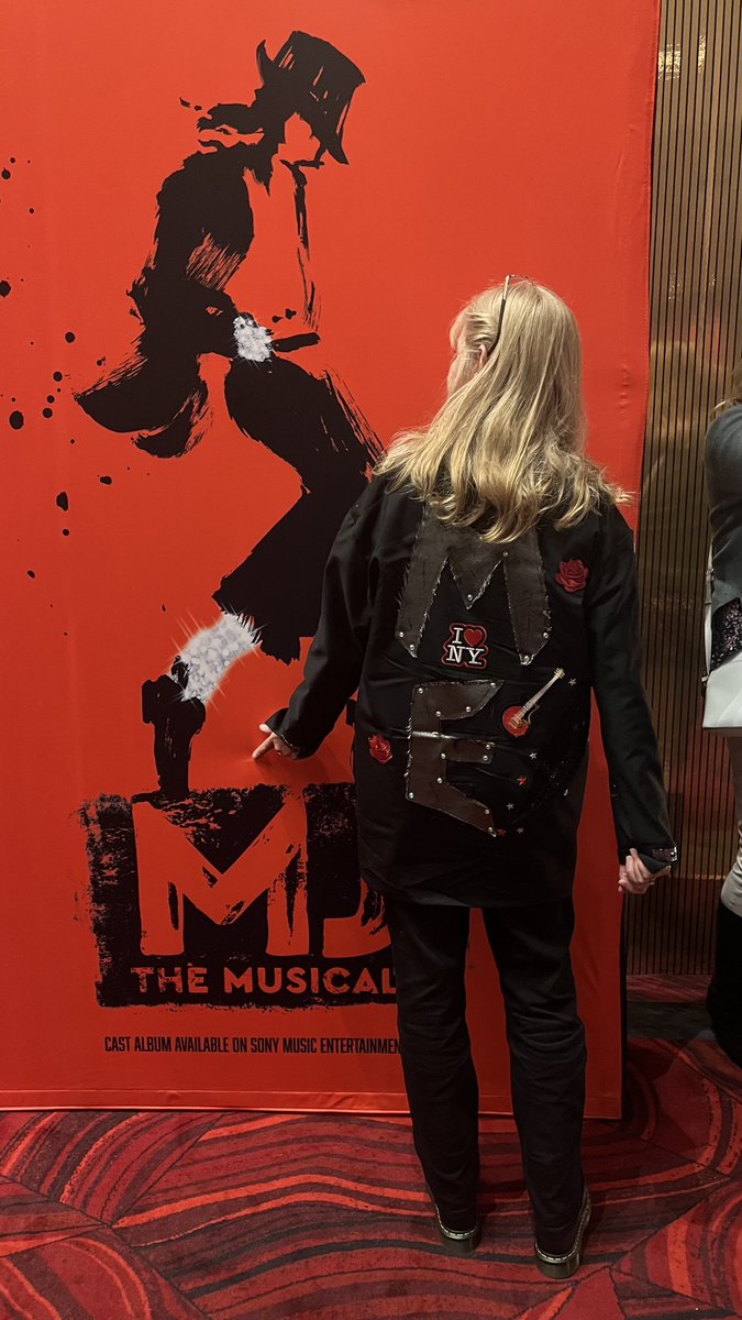 caryn_maroni's tweet photo. Great to see @MJtheMusical a 2nd time! Love the music & dancing (BUT the @SDCivic speakers didn’t make my pant legs vibrate like the #NeilSimon theatre speakers in #NYC #OnBroadway)
#ME jacket not #MJ 🤣
@BarbBehrle
#ElizabethS https://t.co/E0gjTpzTr5