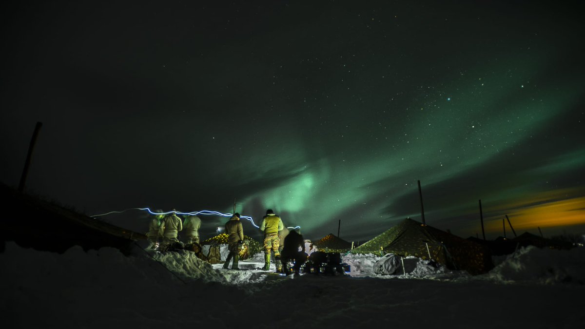 #nordicresponse24
Depuis le bivouac du battlegroup Nordic Star, au nord de la Norvège.🇳🇴
La phase d'exercice débute, aux côtés de nos alliés de l'OTAN.

#jeudiphoto #nato #wearenato #strongertogether #troupesdemontagne #chasseursalpins #nothernlights