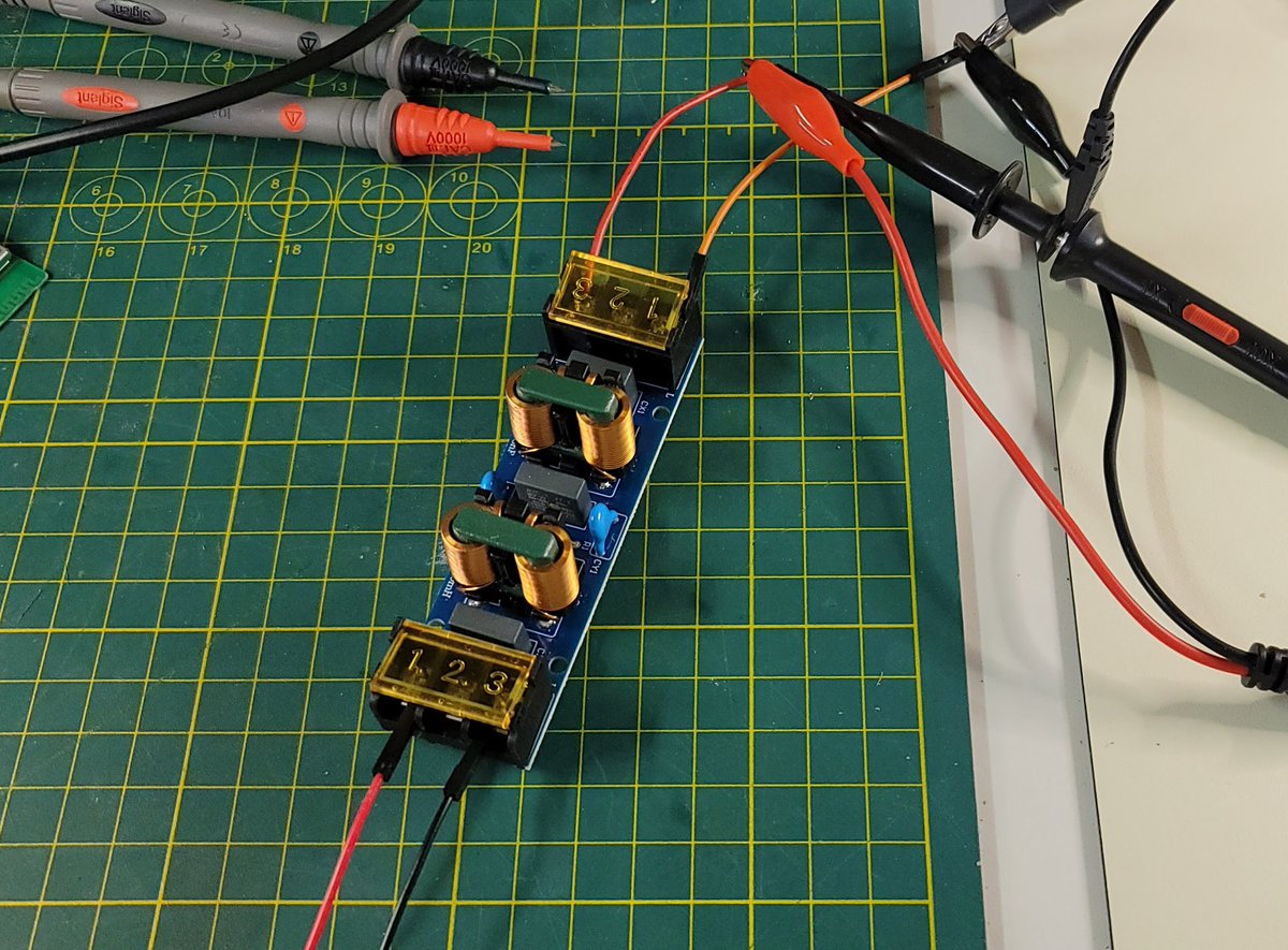 glenbeer's tweet photo. Testing the response on an Amazon common mode noise filter.
#Electronics #WaveformWednesday #OWON #Siglent https://t.co/JXoOzExT2x