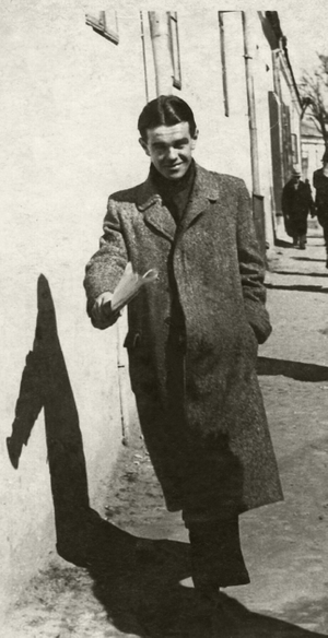 Wybite zęby,wyrwane paznokcie,złamany nos i 12 żeber,połamane ręce w 6 miejscach. 7 III 1949r. po 9 miesiącach Golgoty w "Pałacu Cudów" na Mokotowie...UB-eckie ścierwa zgładziły LEGENDARNEGO Małego Rycerza Śp.Mjr Hieronima Dekutowskiego "Zaporę". Wieczna Chwała Bohaterom !