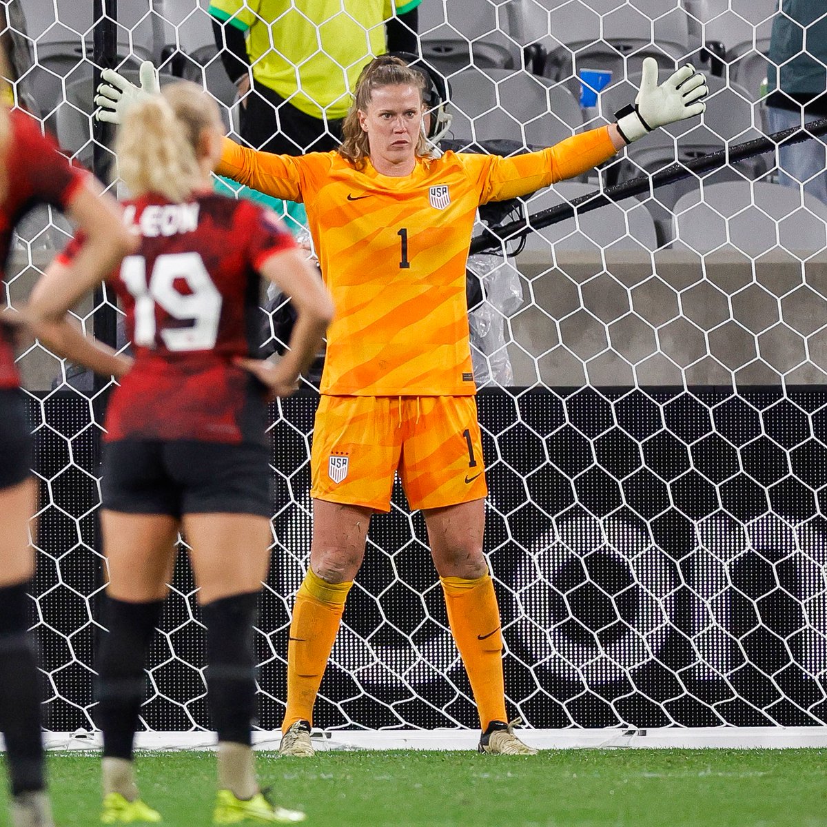 brfootball's tweet photo. Three penalty saves 

Converted a penalty

Alyssa. Naeher. 🥶 https://t.co/GMYrAaaIOz