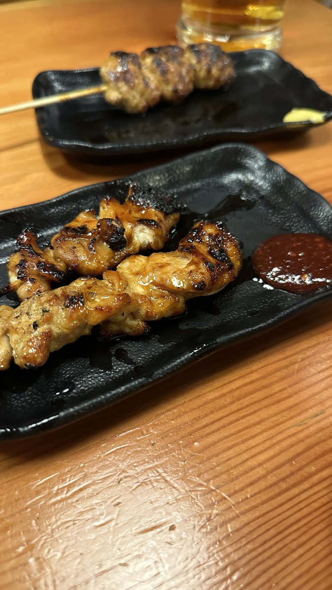 mayeowx's tweet photo. $2 yakitori and $2 beer (i don’t even know how many pints this was but it was a lot!) We only spent probably around $20

📍Torikizoku in Shinjuku https://t.co/TelYIlvB7I
