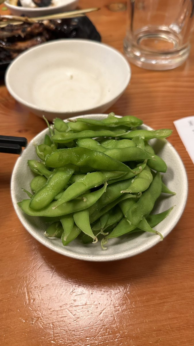 mayeowx's tweet photo. $2 yakitori and $2 beer (i don’t even know how many pints this was but it was a lot!) We only spent probably around $20

📍Torikizoku in Shinjuku https://t.co/TelYIlvB7I