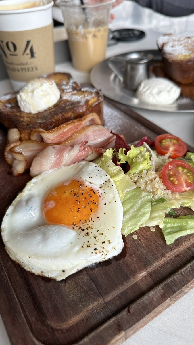 mayeowx's tweet photo. Brunch! Amazing french toast and coffee. They also have a bakery, so bought some bread too. 

📍No. 4 https://t.co/Jv90zytVMw