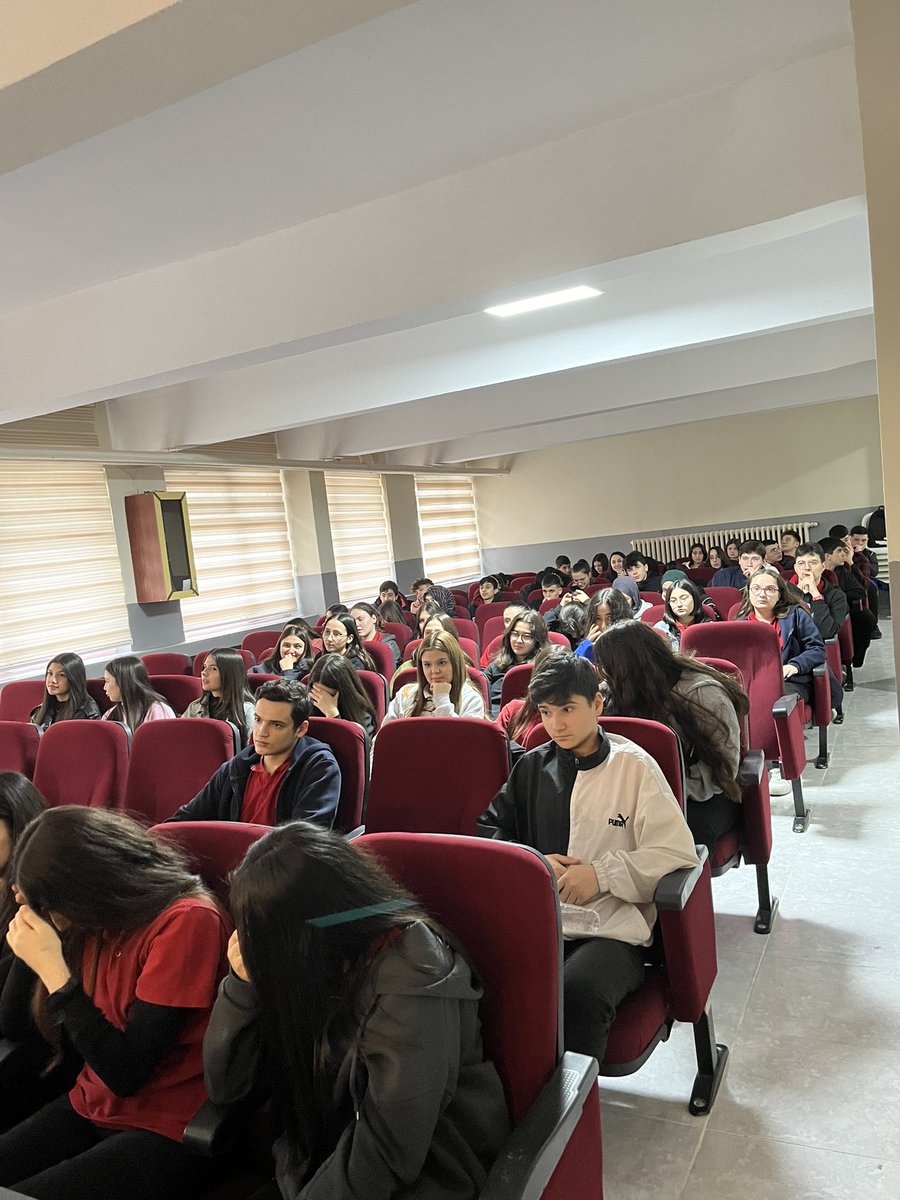 DevrekLisesi's tweet photo. Avukat Batuhan DURDUBAŞ tarafından okulumuz öğrencilerine meslek tanıtımı yapılmıştır. Kendilerine katkılarından dolayı teşekkür ederiz. @batuhandurdubas @Devrek_mem https://t.co/DP5dzDVTGH