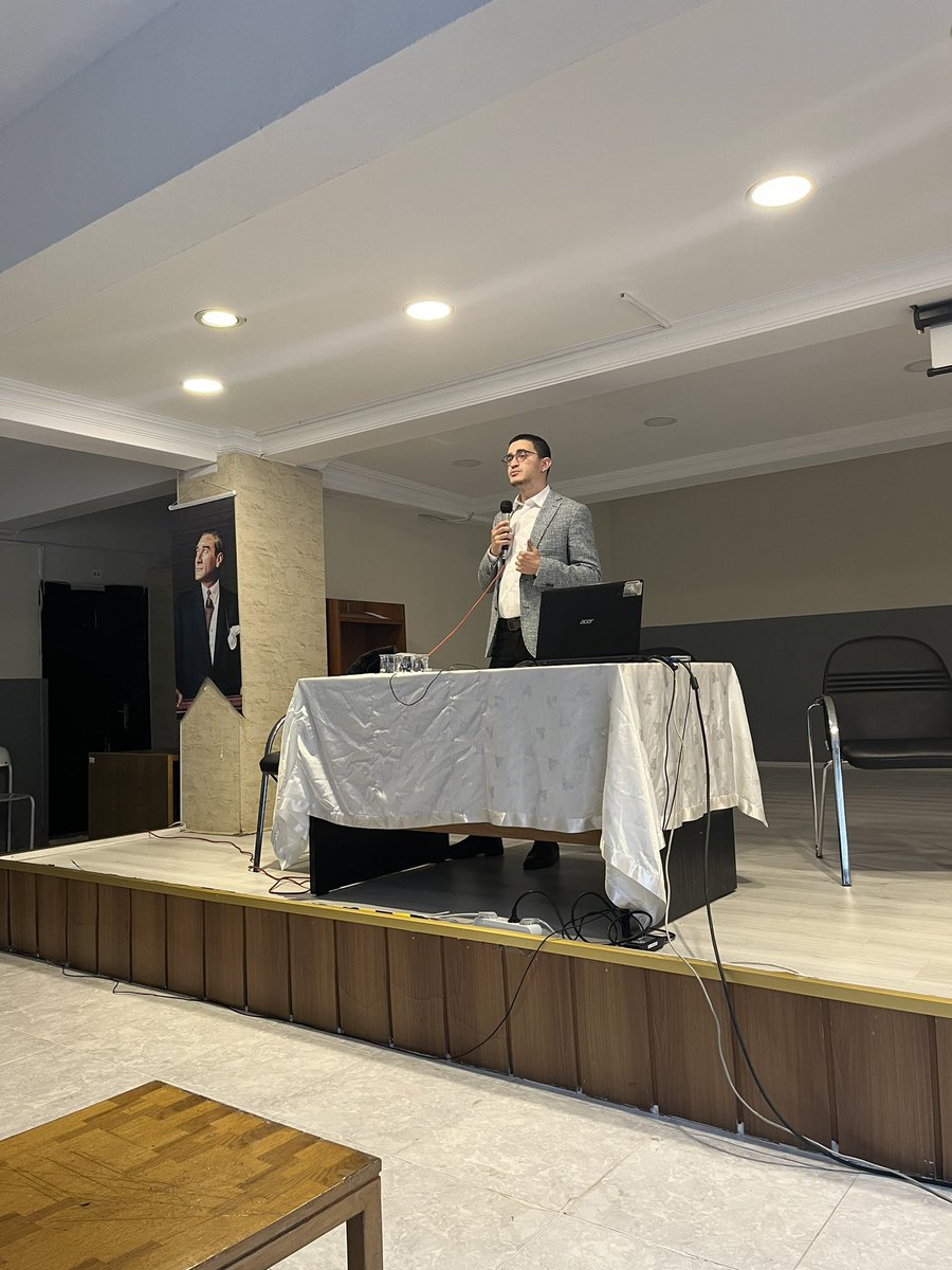 DevrekLisesi's tweet photo. Avukat Batuhan DURDUBAŞ tarafından okulumuz öğrencilerine meslek tanıtımı yapılmıştır. Kendilerine katkılarından dolayı teşekkür ederiz. @batuhandurdubas @Devrek_mem https://t.co/DP5dzDVTGH