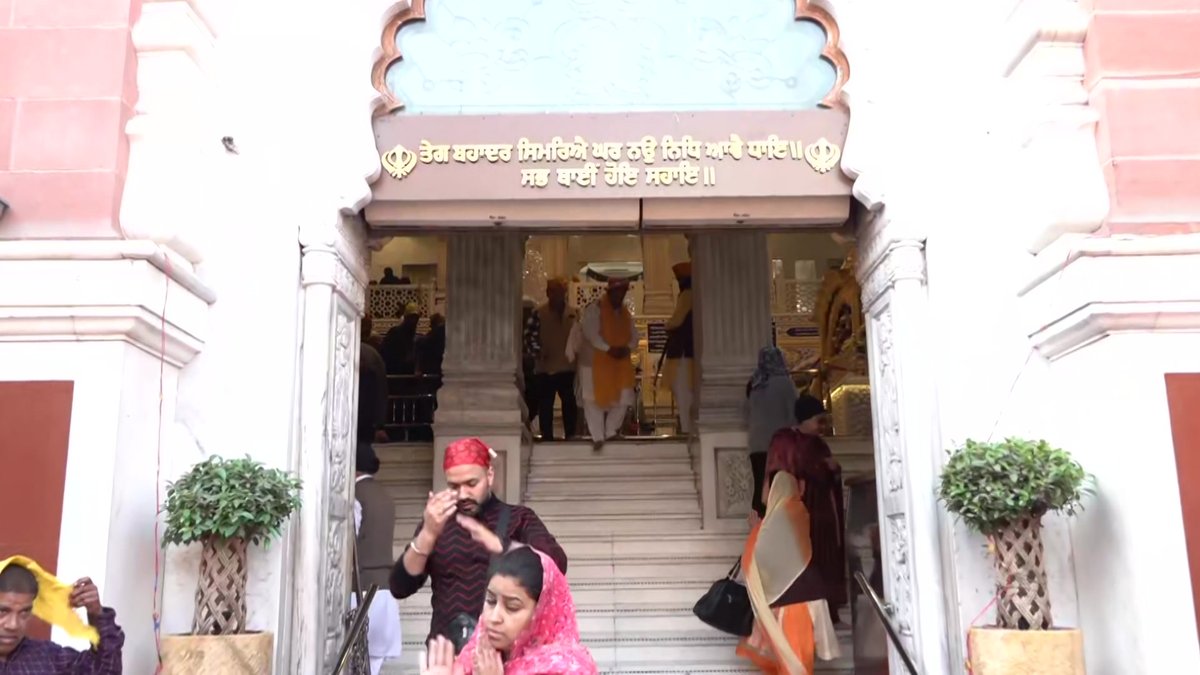 LS polls: BJP's Chandni Chowk candidate Praveen Khandelwal prays at Gurudwara Sis Ganj Sahib Edited video is available on PTI Videos (ptivideos.com) #PTINewsAlerts #PTIVideos @PTI_News