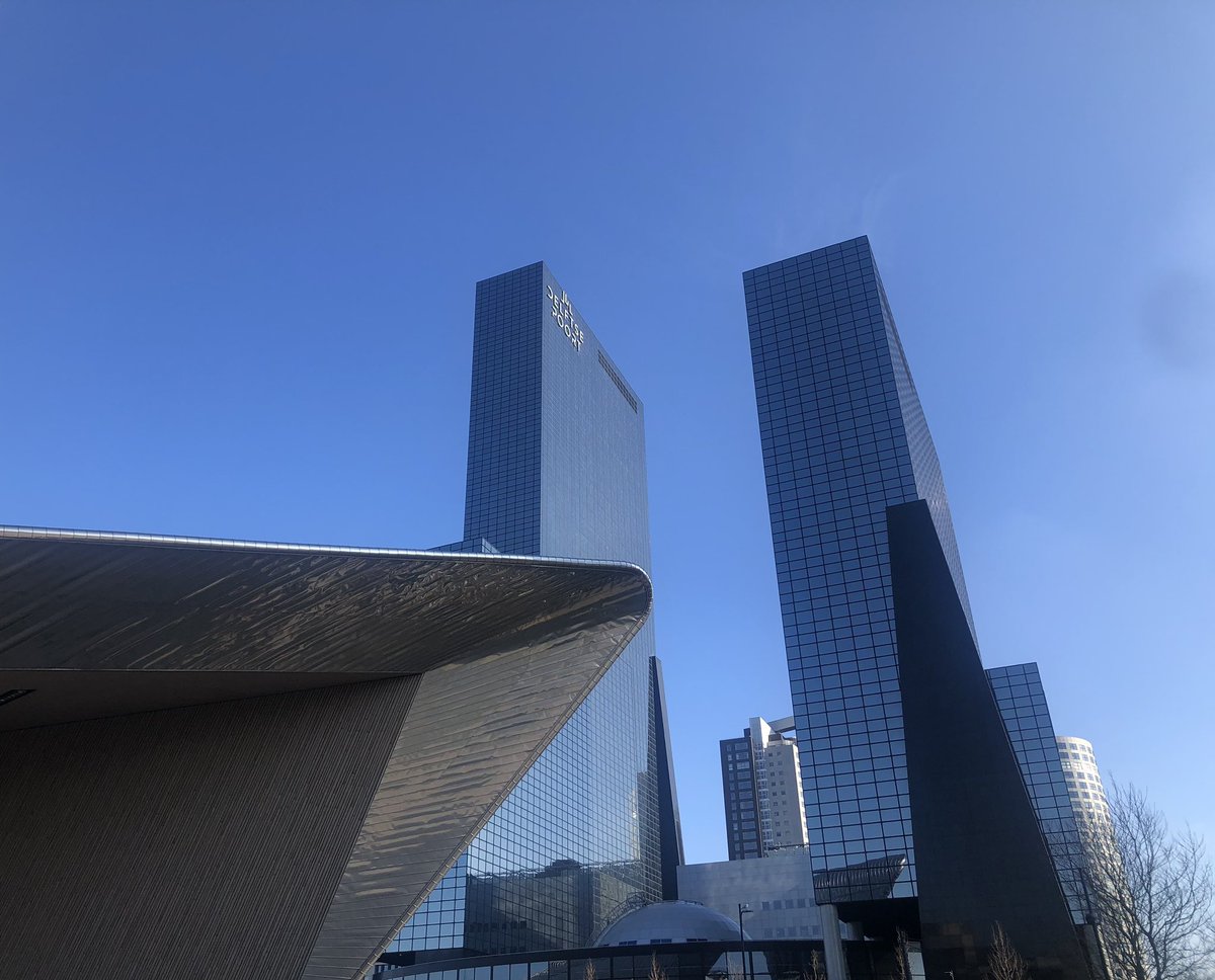 Goedemorgen allemaal 🙋🏼‍♀️, wens iedereen een stralende dag🩵

#Rotterdam #centraalstation #centraldistrict