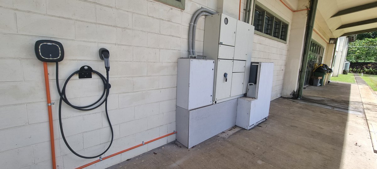 UNDP_Samoa's tweet image. #EV charging station demo today for the #CAPIT project to answer questions raised by members of the Technical Advisory Group. This was done at the One UN House where an electric car &amp;amp; EV charger had already been installed under UNDP's #GreeningMoonshot initiative. #GreenTransport