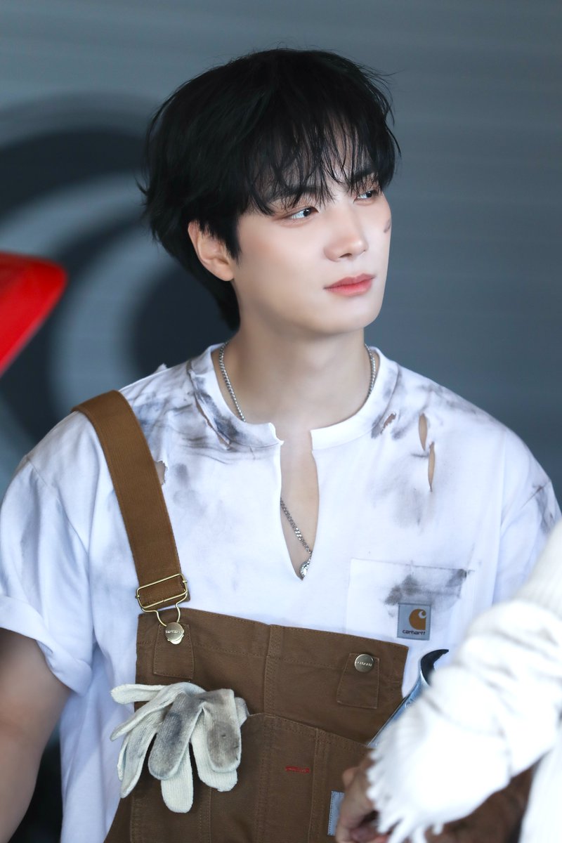 [#PHOTO] 
#LAPTIME_950608 시즌그리팅 비하인드 📸 

냉미남 종현 등장✨
온미남 쫑이 등장💘

김종현 미모가 세상을 파괴하고💙
김종현 미모가 세상을 구한다💛

#KimJonghyeon #김종현