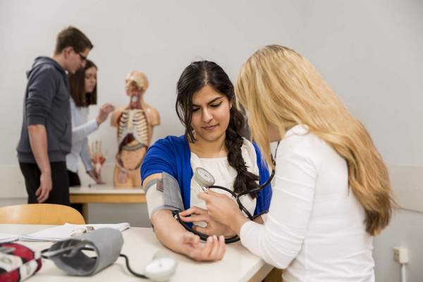 EderDampfradio's tweet image. Karrierestart im Pflegebereich Frankenberg(pm). Das Schulzentrum für Pflegeberufe am Kreiskrankenhaus ist ein perfekter Startpunkt für Menschen, die eine Ausbildung in der Pflege anstreben. #Kreiskrankenhaus #Pflegeberufe #Schulzentrum

eder-dampfradio.de/2024/03/07/kar…