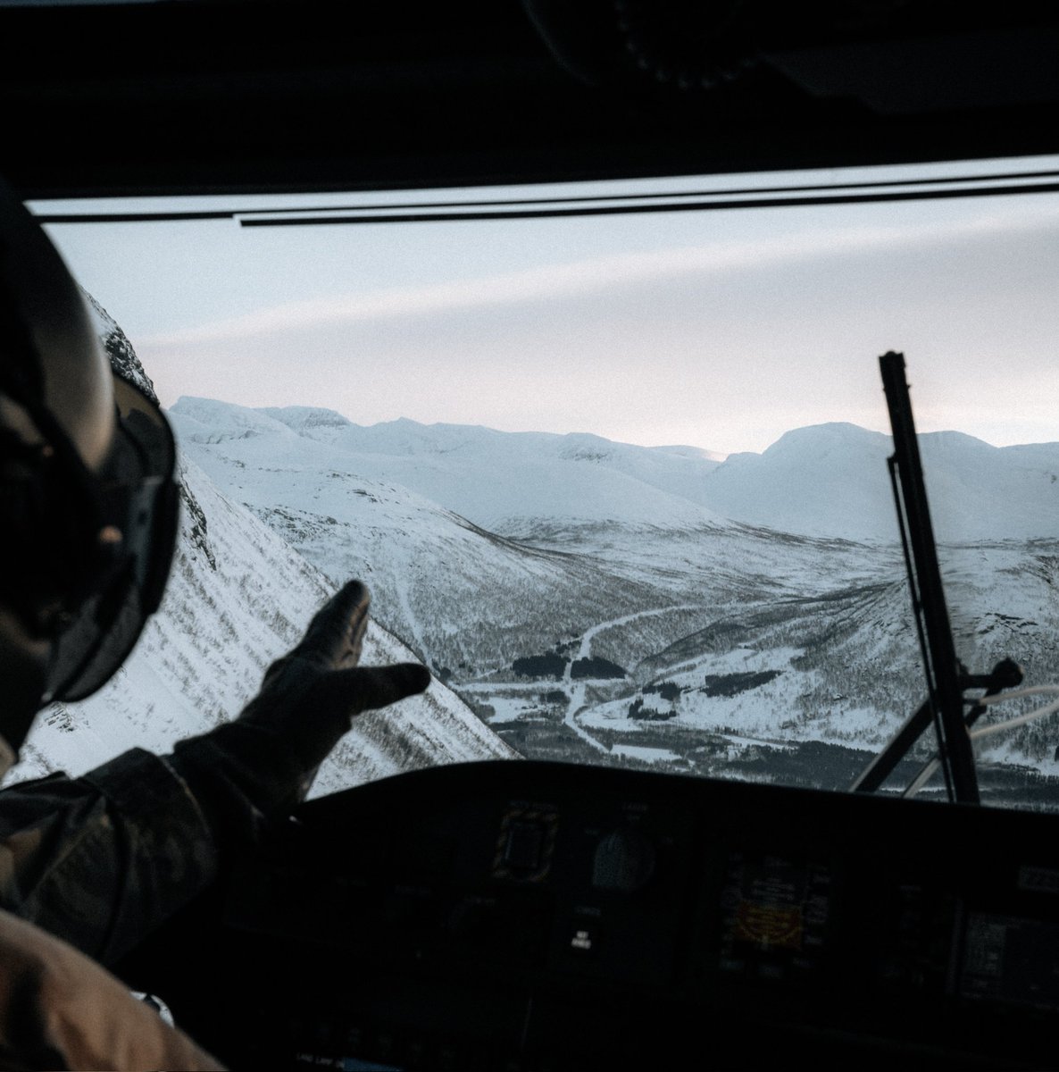 Joint Personnel Recovery (JPR) 🔍🚁🇳🇴 This week, 847 NAS is getting together with their Commando Helicopter Force sister squadron @845NAS for a JPR exercise, deep in the Norwegian mountains 🏔. Enhancing our ability to safely locate and recover friendly personnel! 📍💪